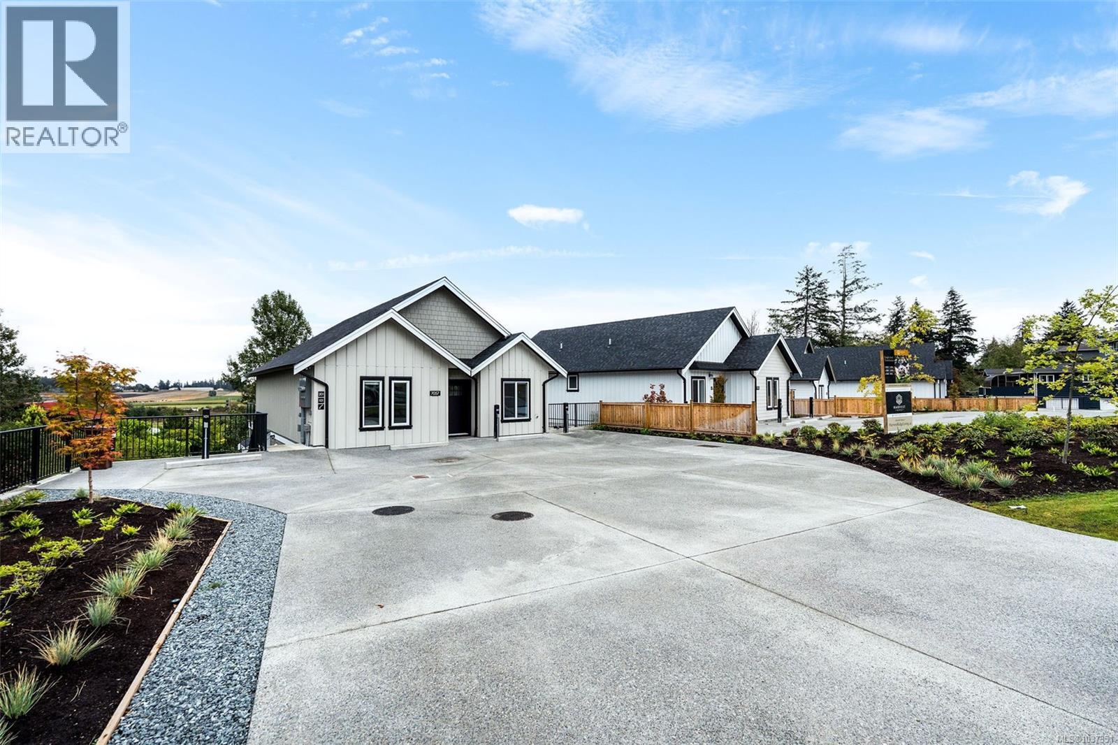 101 7057 Central Saanich Rd Property Photo 1