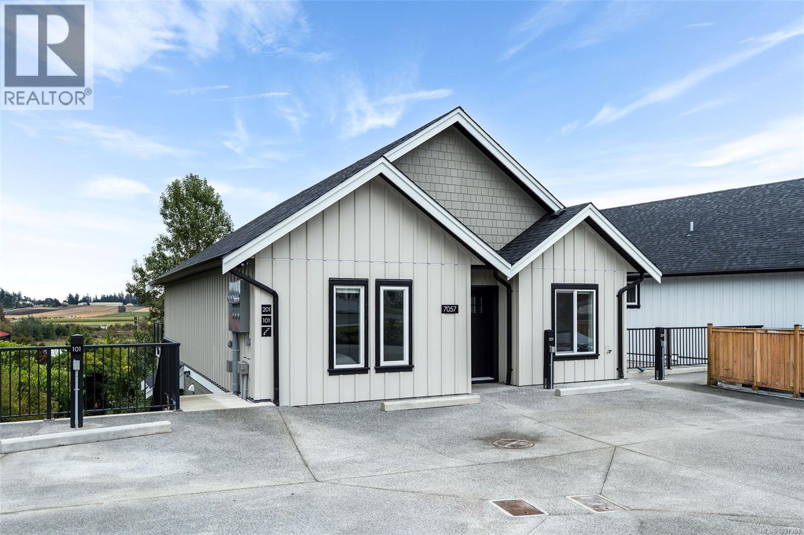 101 7057 Central Saanich Rd Property Photo 1