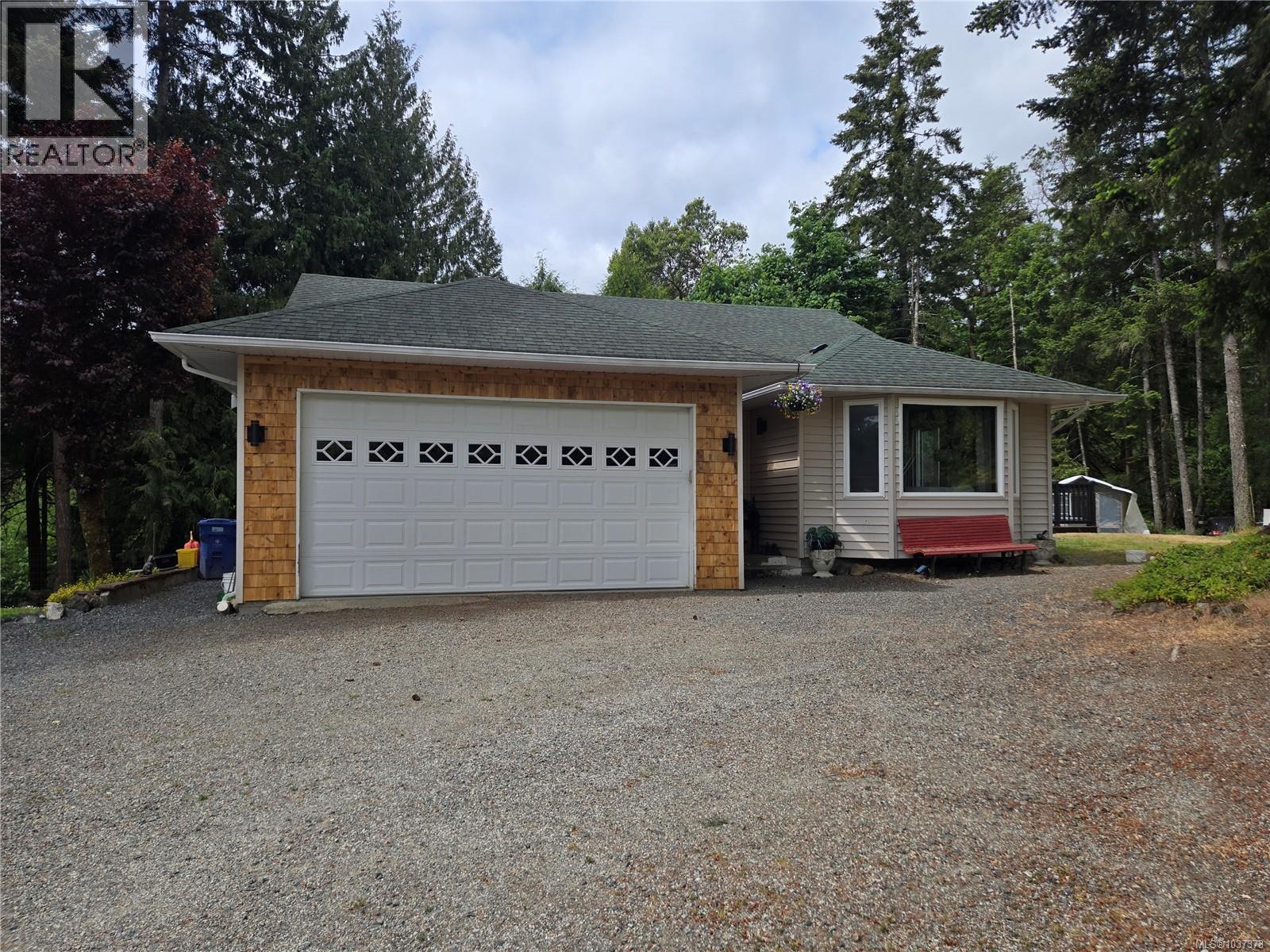 3271 Thain Rd Property Photo 1