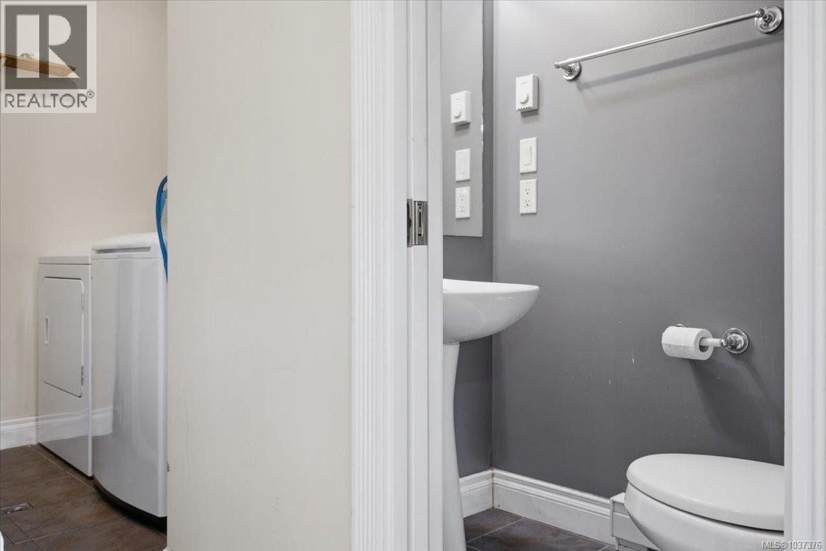 101 2510 Alexander St Property Photo 17