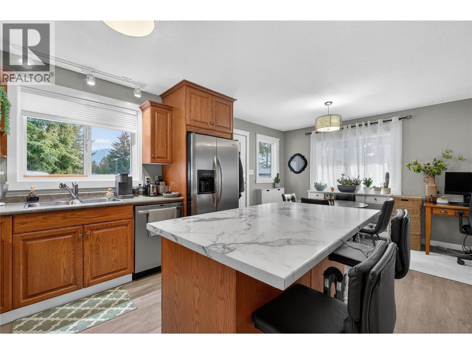 206 Falcon Avenue Property Photo 23