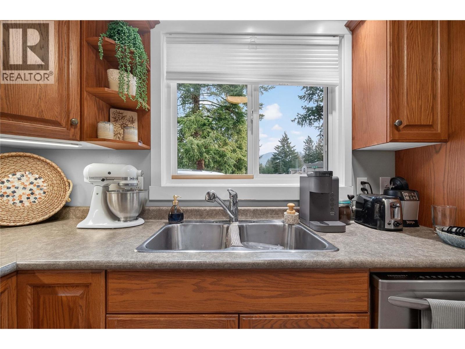 206 Falcon Avenue Property Photo 25
