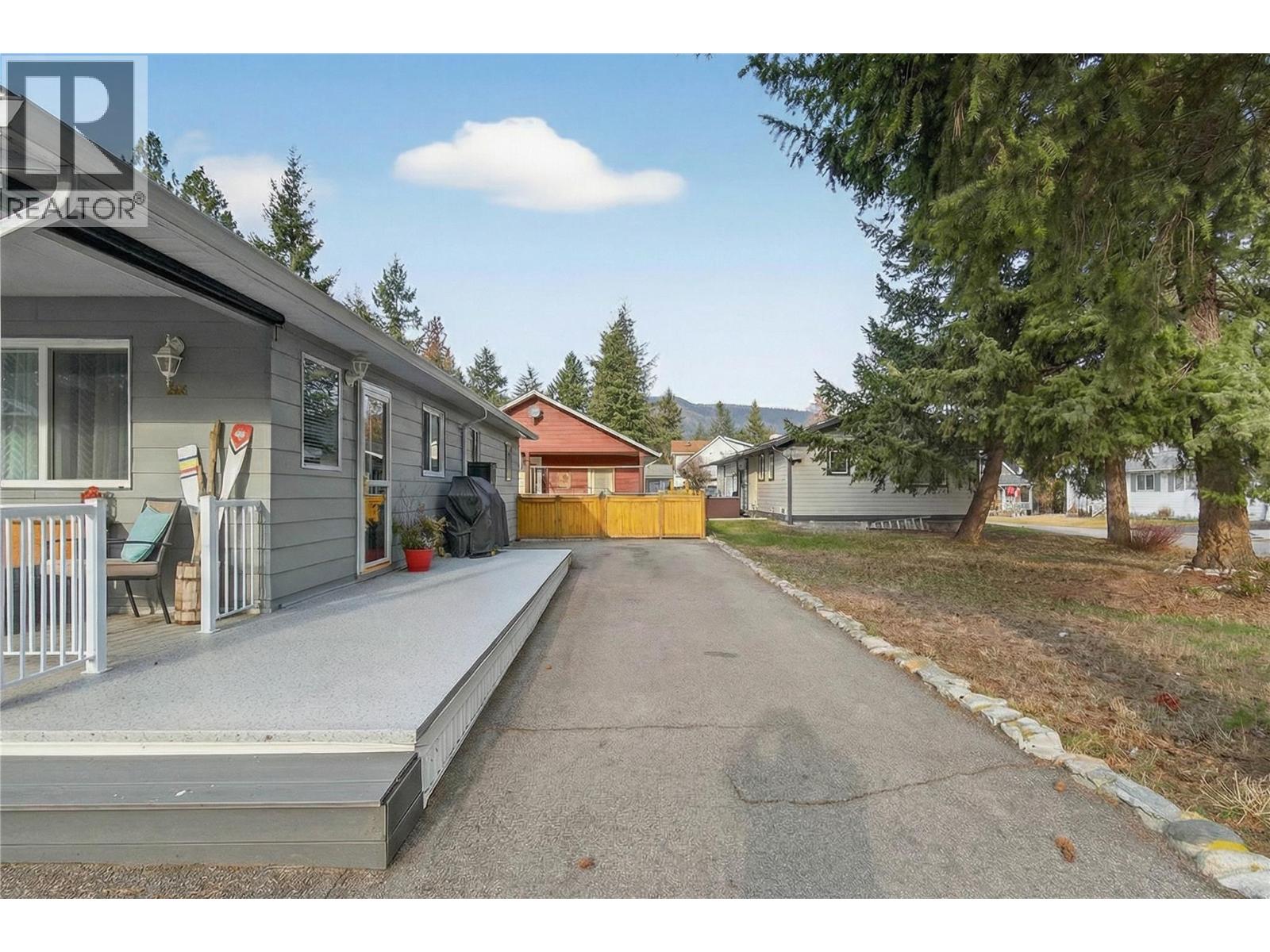 206 Falcon Avenue Property Photo 30