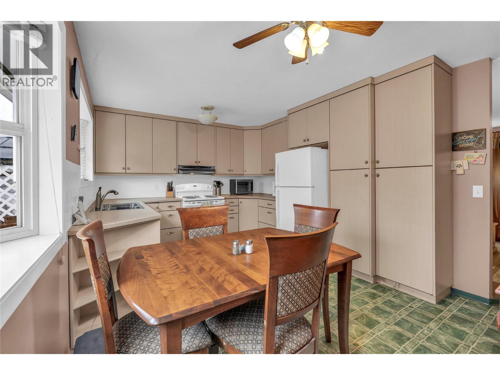 114 Ayres Crescent Property Photo 6