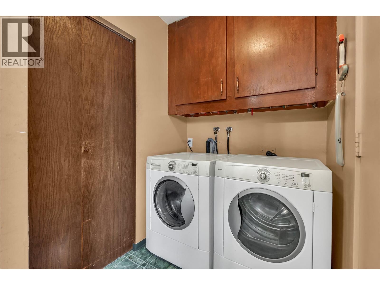 114 Ayres Crescent Property Photo 19