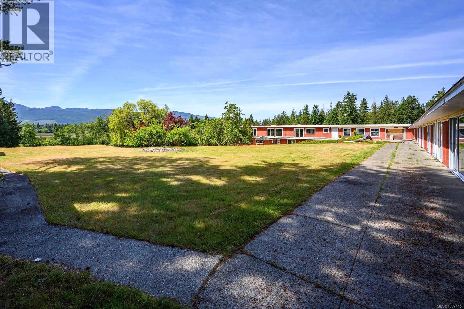 2300 Fowler Rd Property Photo 5