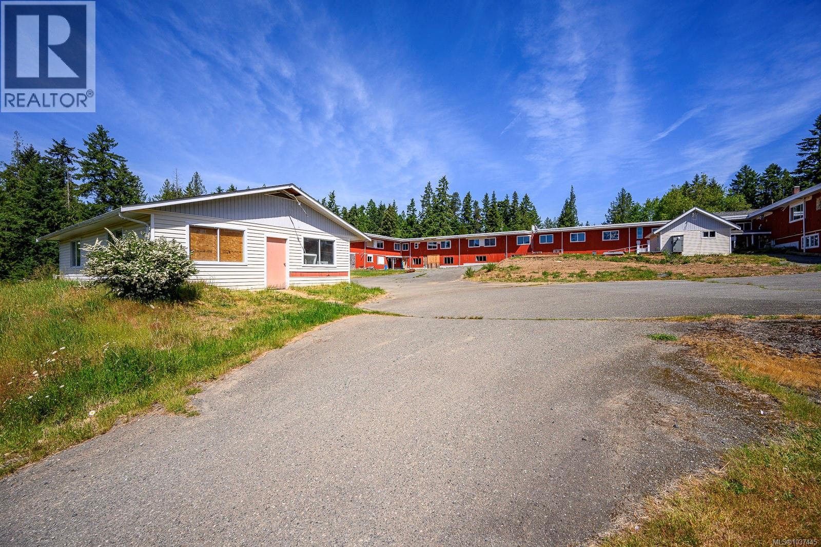 2300 Fowler Rd Property Photo 6