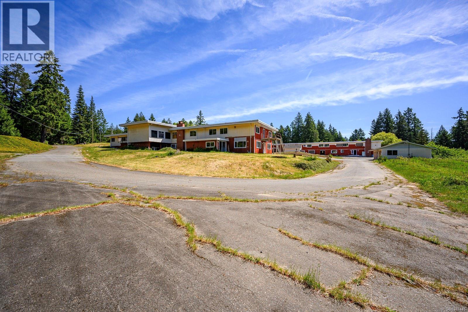2300 Fowler Rd Property Photo 9