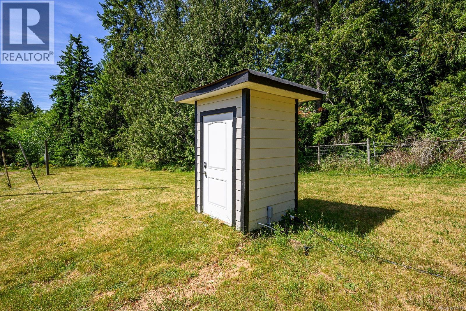 2300 Fowler Rd Property Photo 12