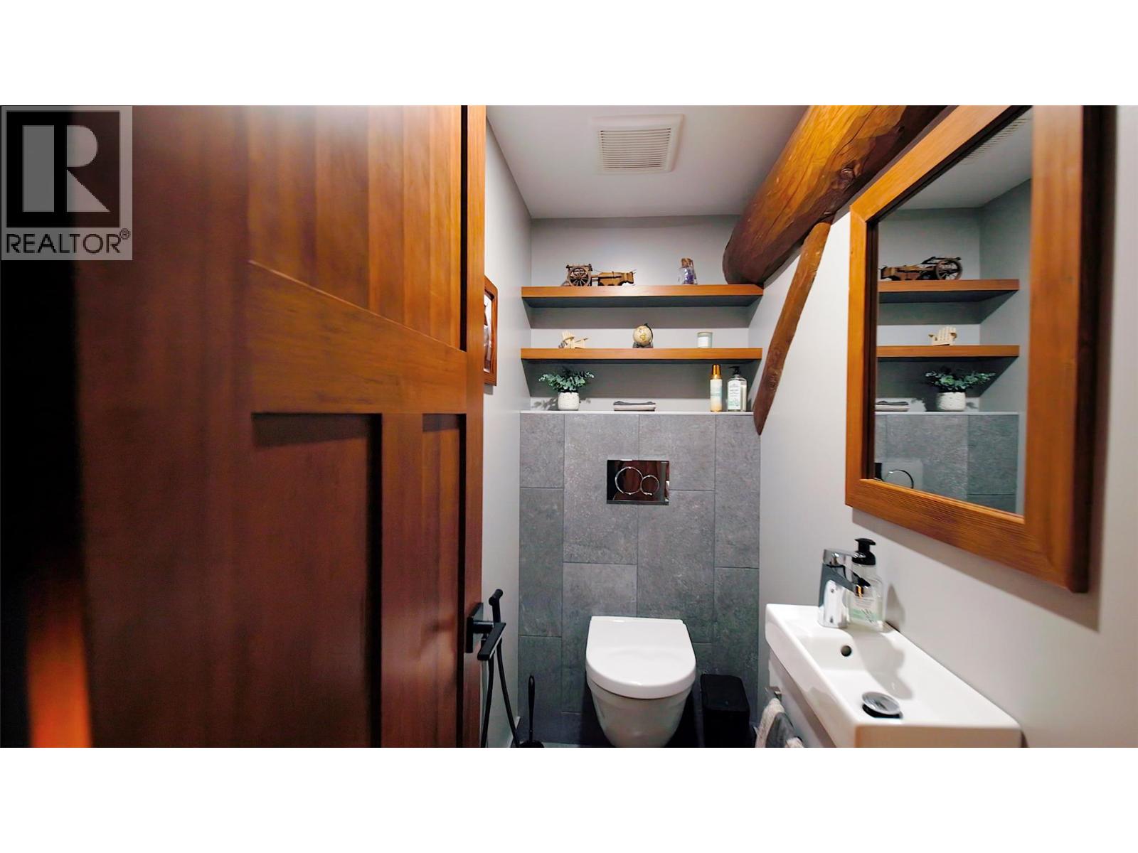 475 Bluenose Road Property Photo 10