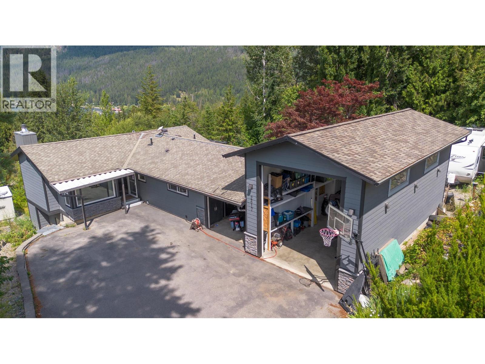 2617 Mountview Drive Property Photo 2