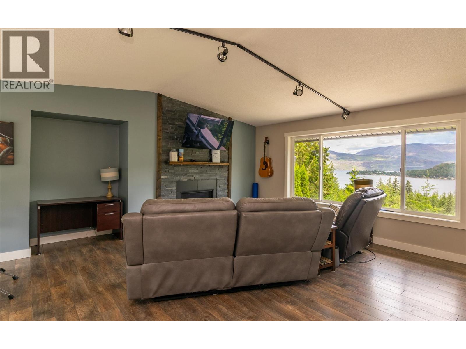 2617 Mountview Drive Property Photo 21