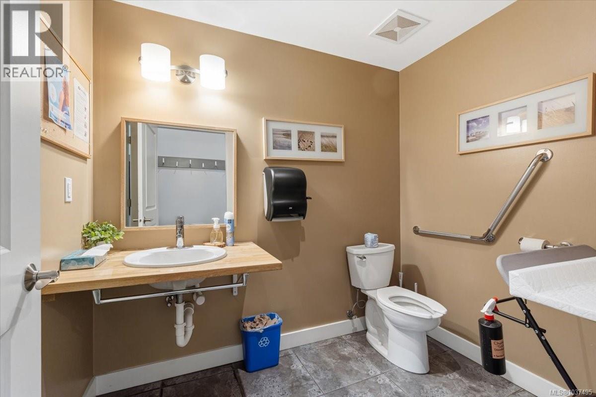 5271 Rutherford Rd Property Photo 15
