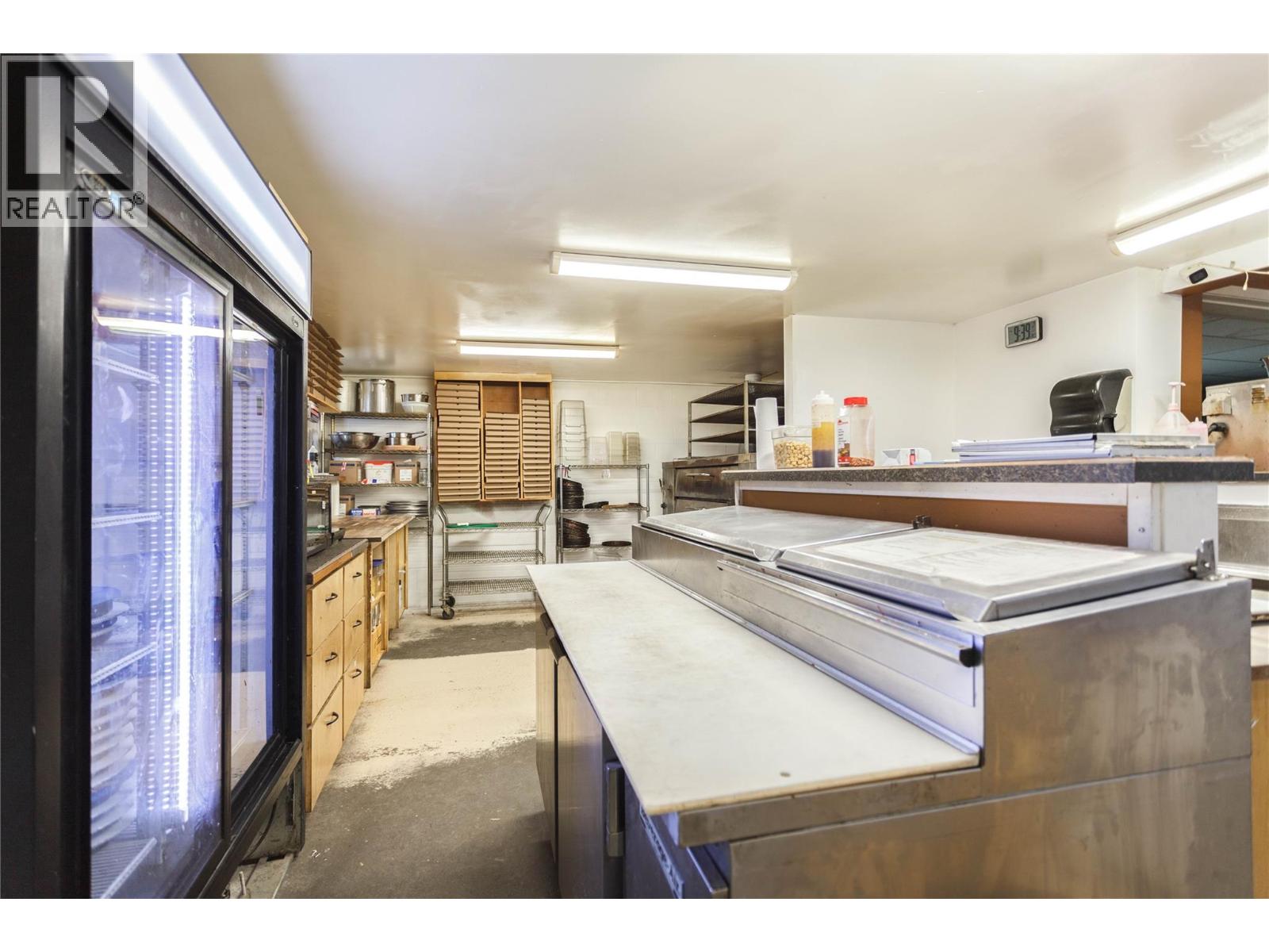 2037 Shuswap Avenue Property Photo 13