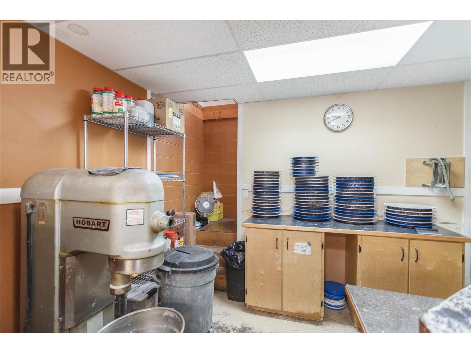 2037 Shuswap Avenue Property Photo 14