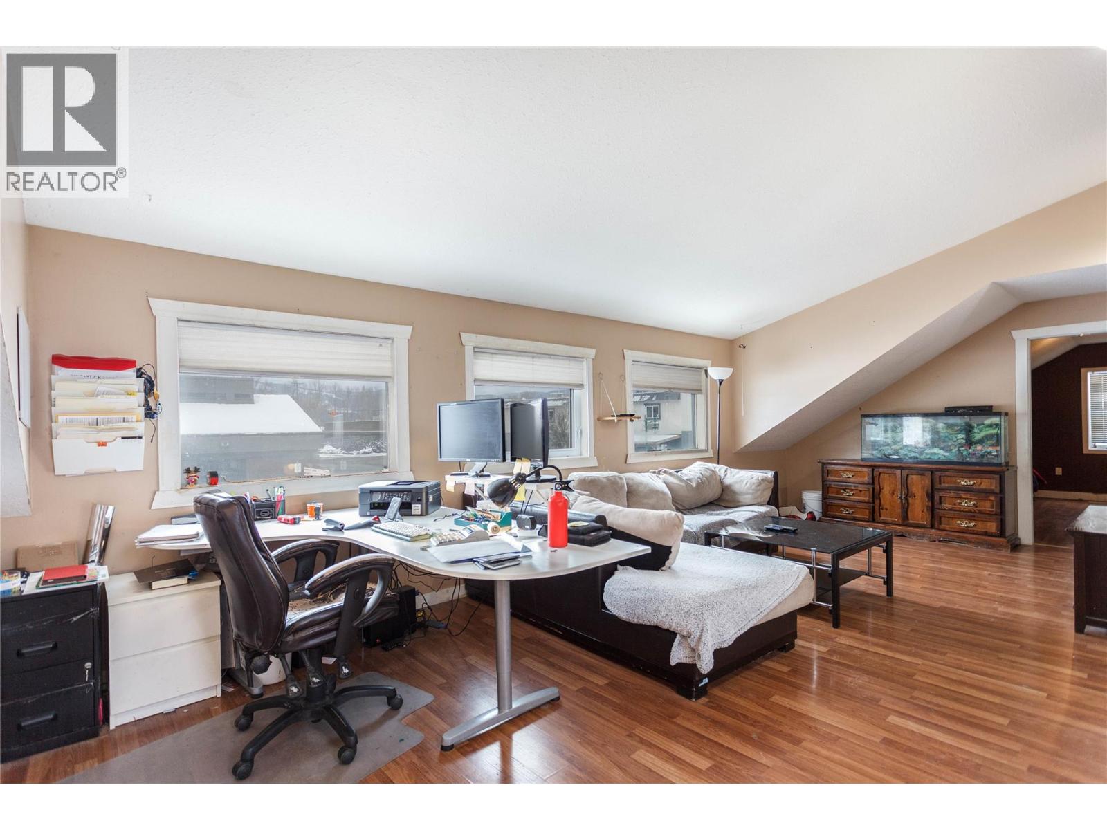 2037 Shuswap Avenue Property Photo 16