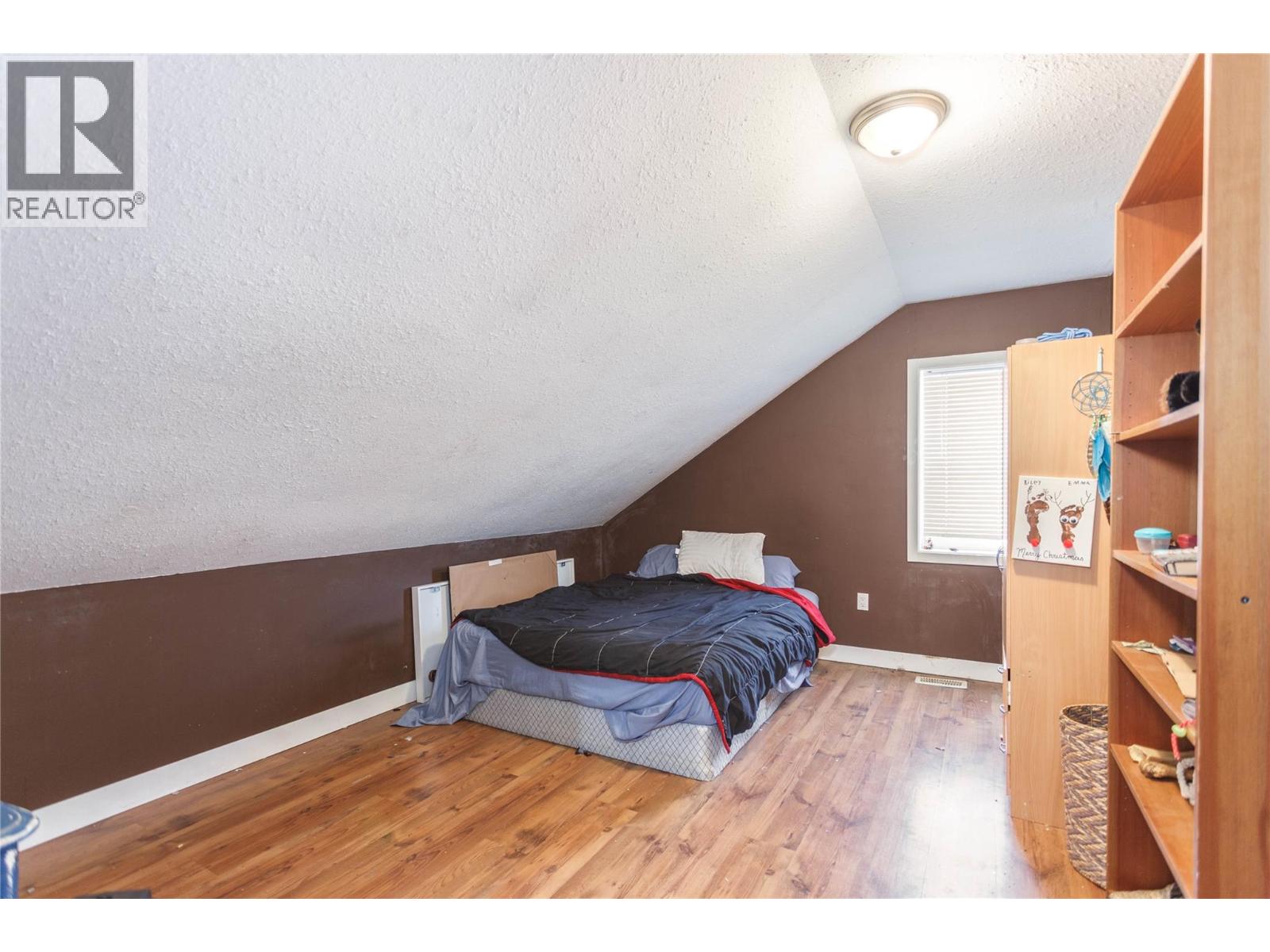 2037 Shuswap Avenue Property Photo 20