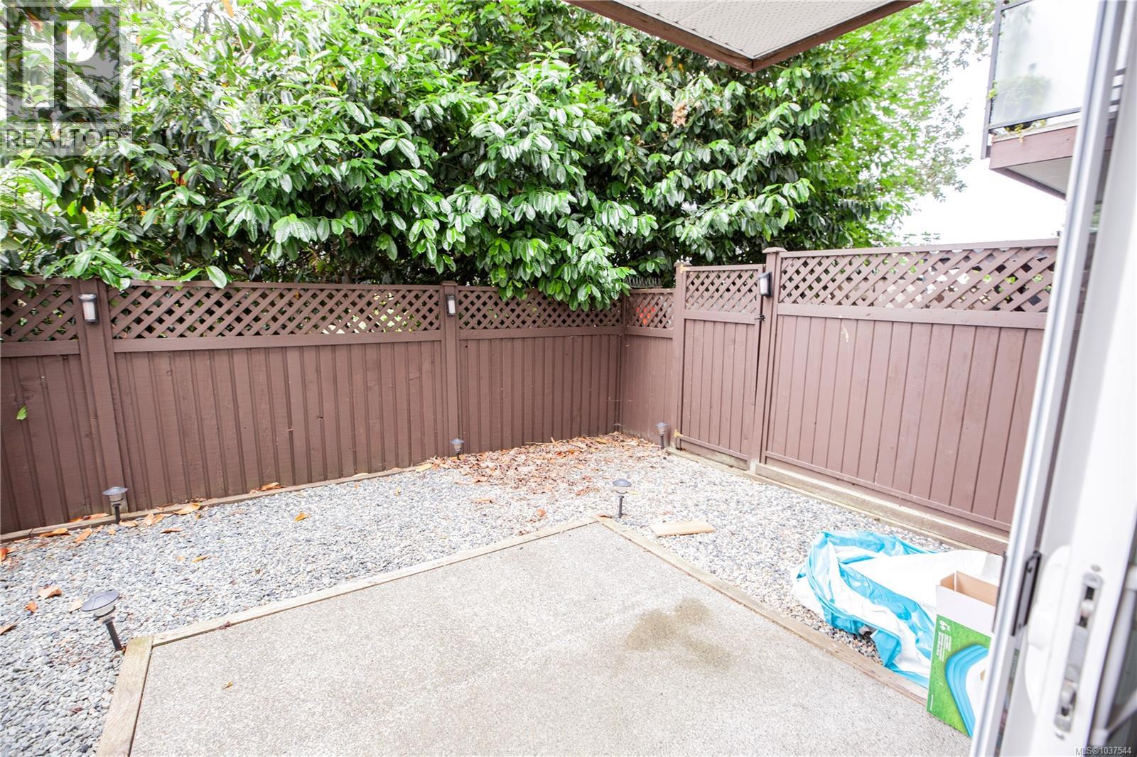 107 2889 Carlow Rd Property Photo 9