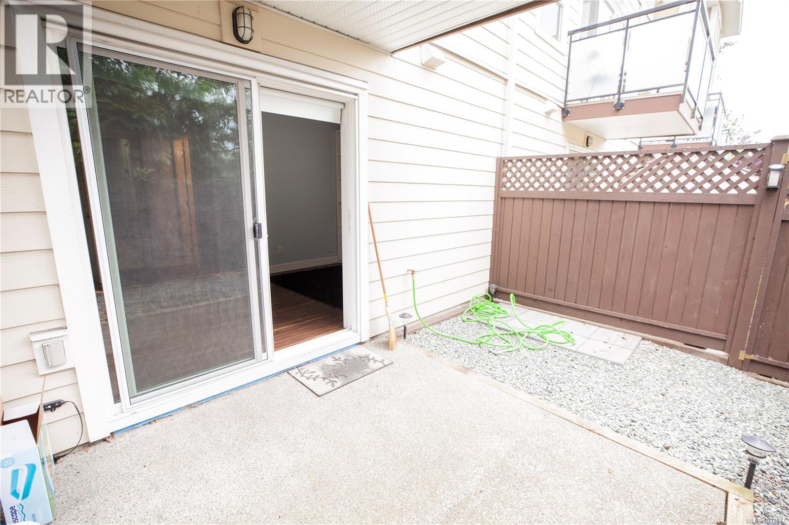107 2889 Carlow Rd Property Photo 11