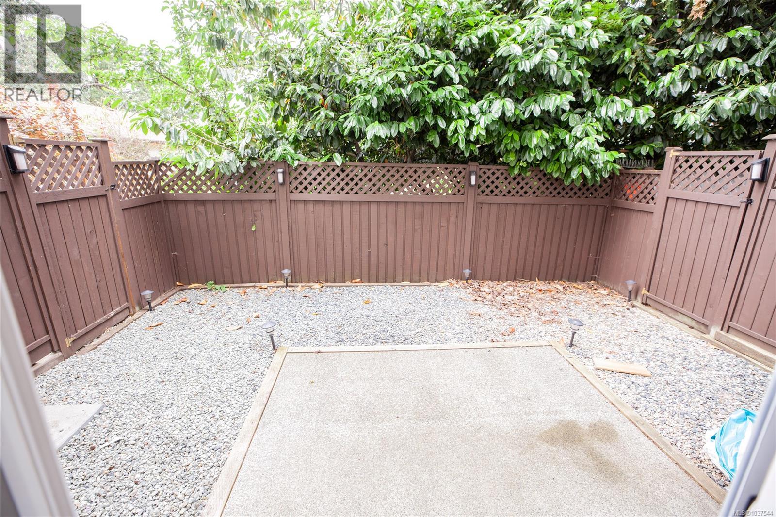 107 2889 Carlow Rd Property Photo 12