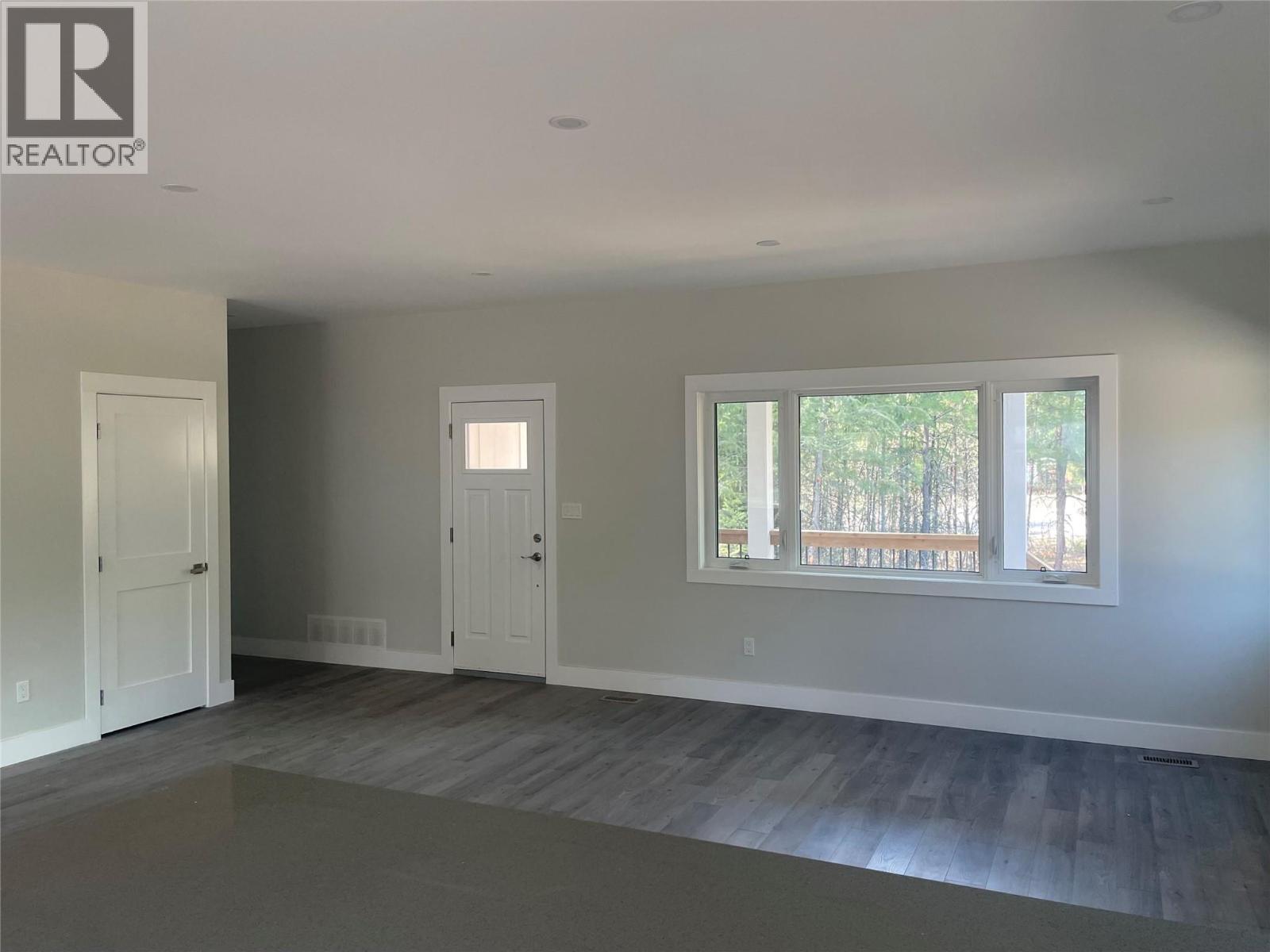 160 3rd Avenue Property Photo 5