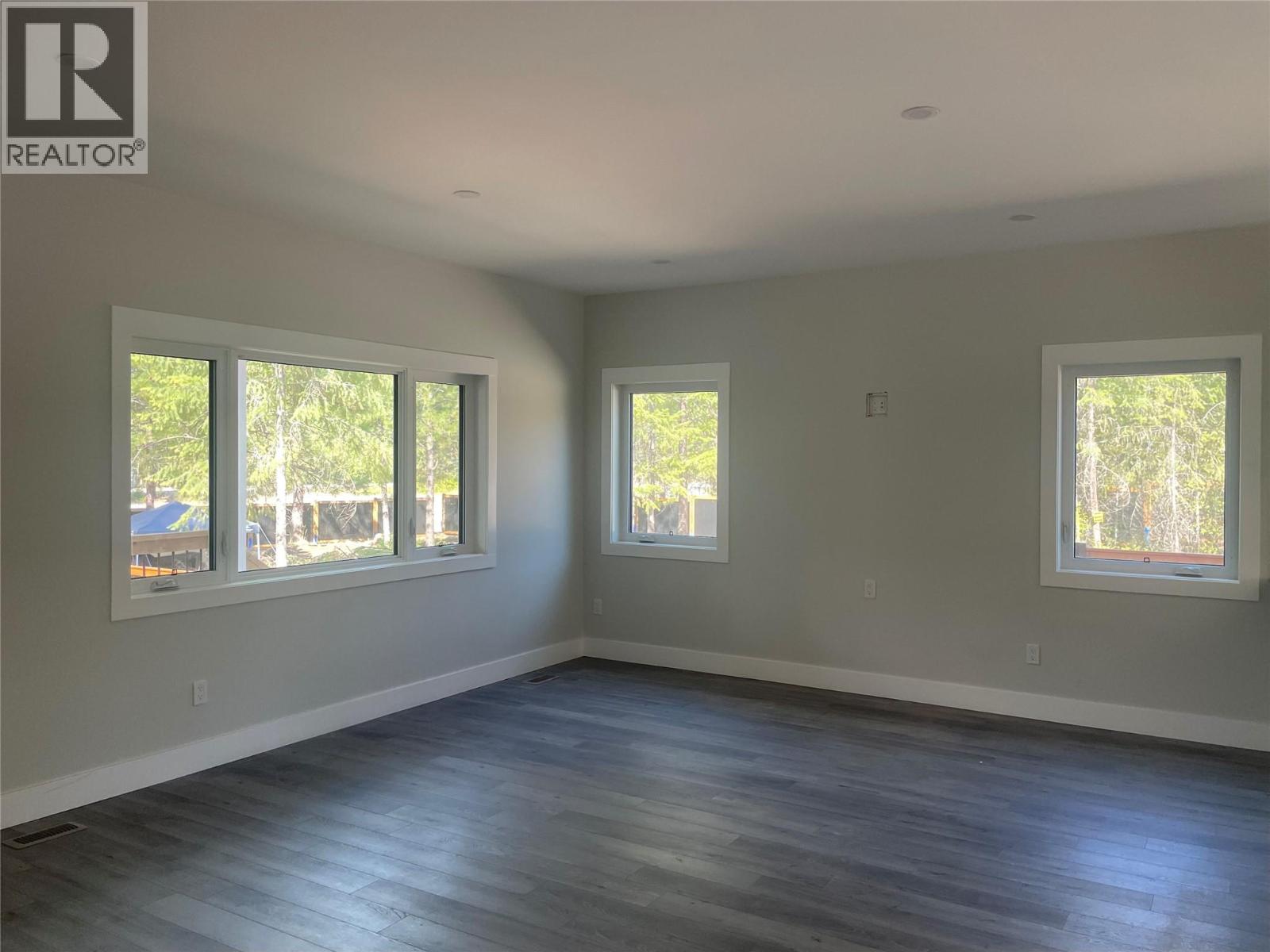160 3rd Avenue Property Photo 7