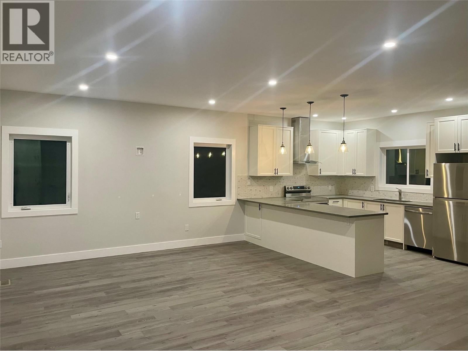 160 3rd Avenue Property Photo 9
