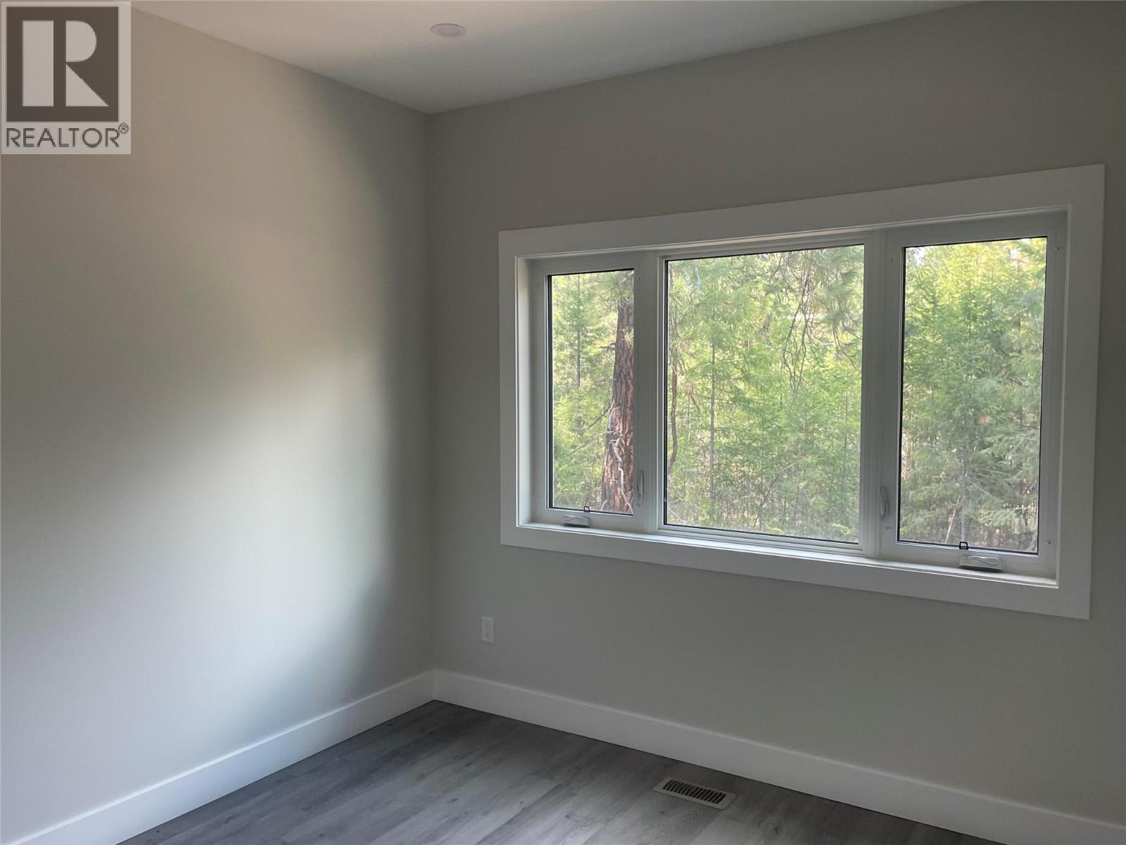 160 3rd Avenue Property Photo 17