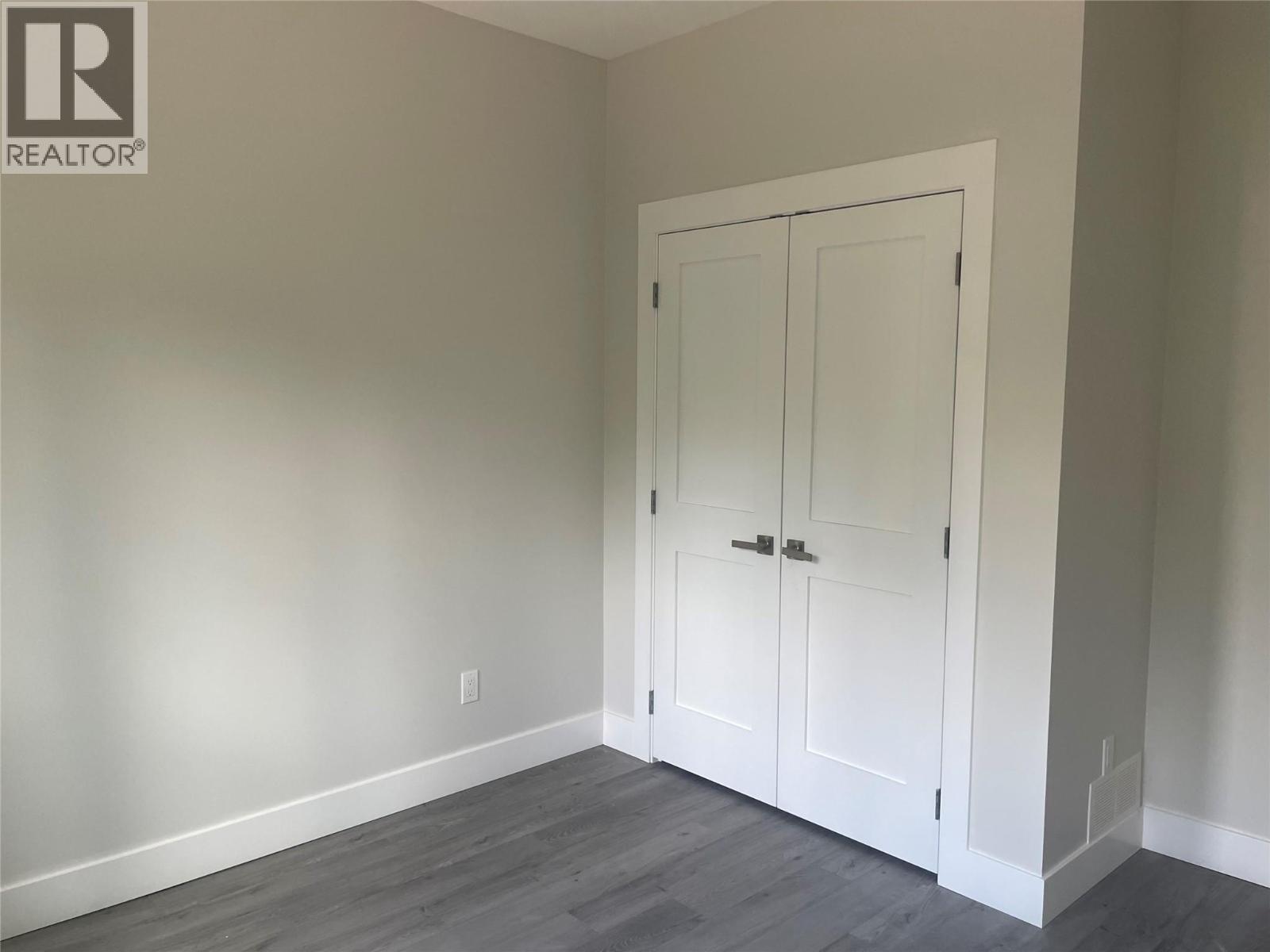 160 3rd Avenue Property Photo 19