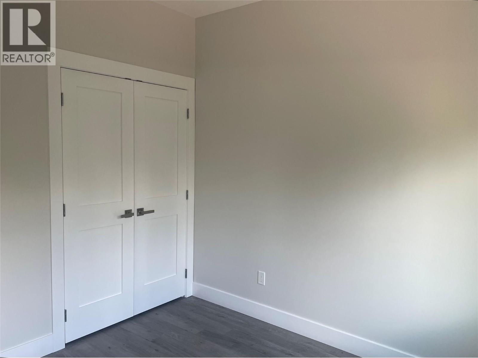 160 3rd Avenue Property Photo 22