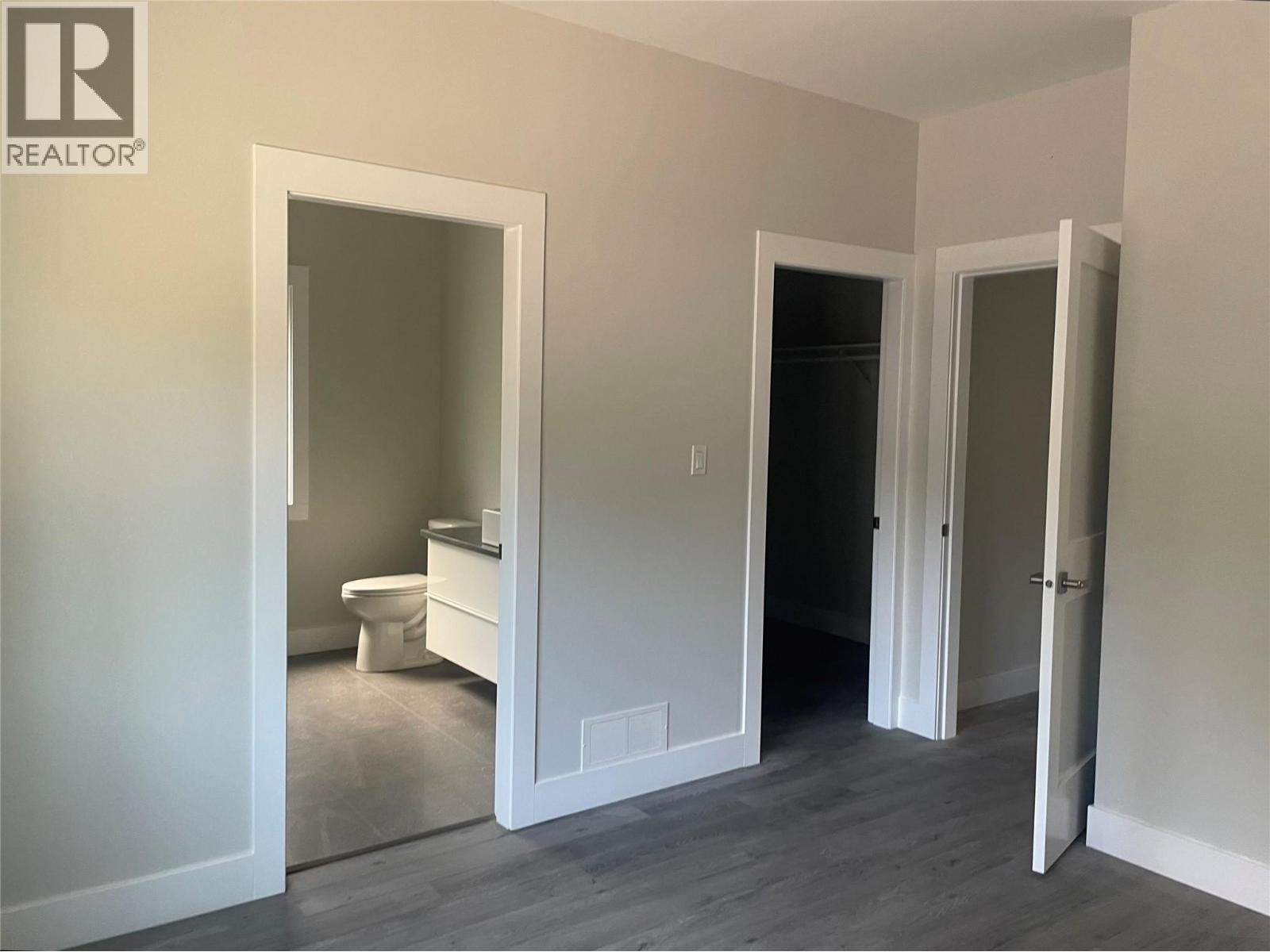 160 3rd Avenue Property Photo 23