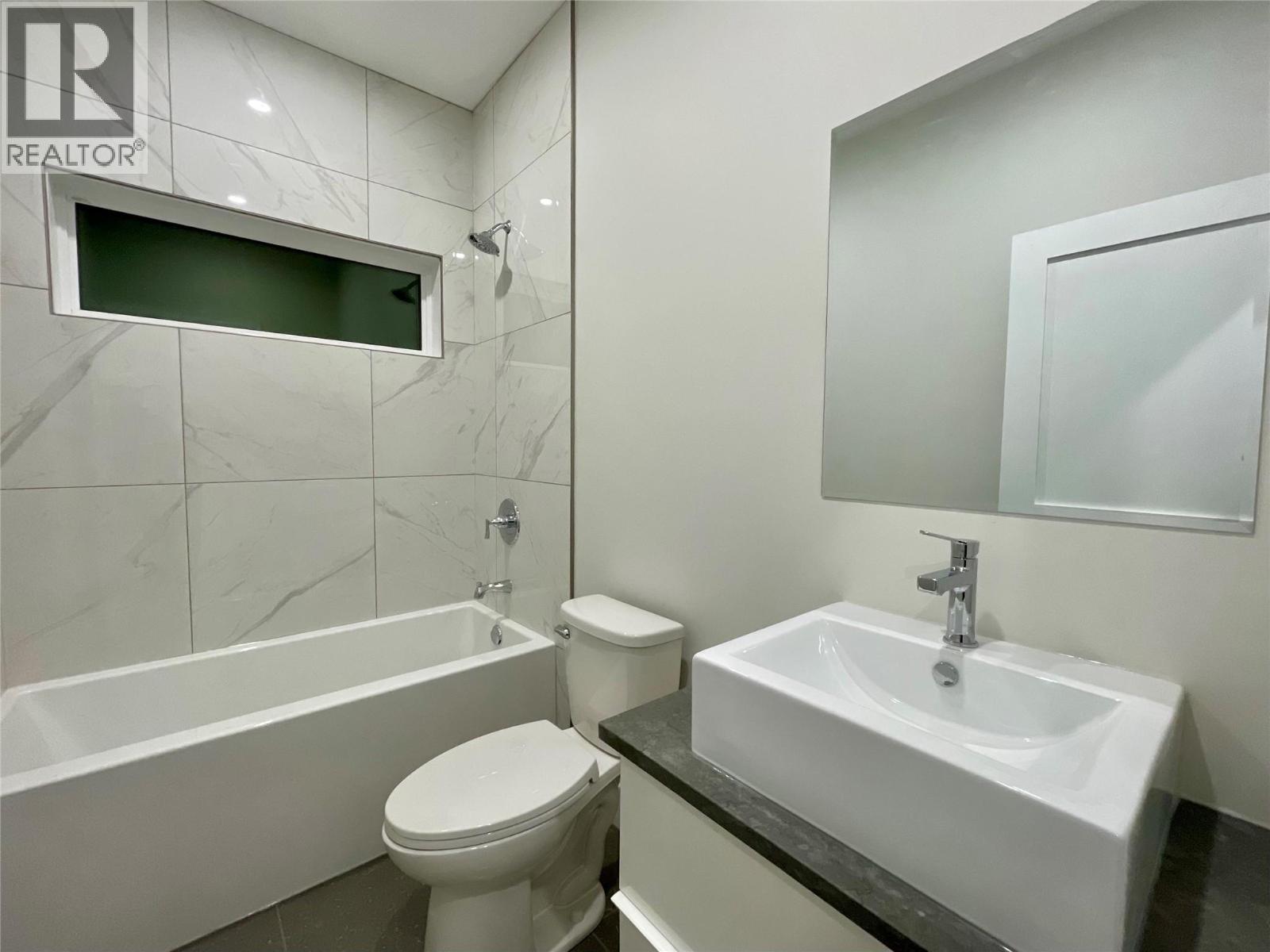 160 3rd Avenue Property Photo 24