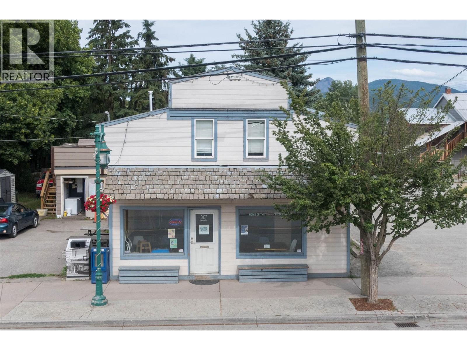 2037 Shuswap Avenue Property Photo 1