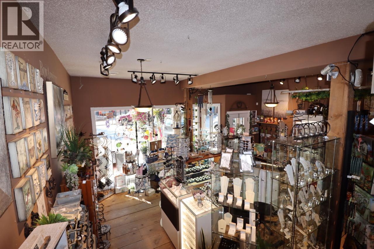 337 Market Avenue Property Photo 8