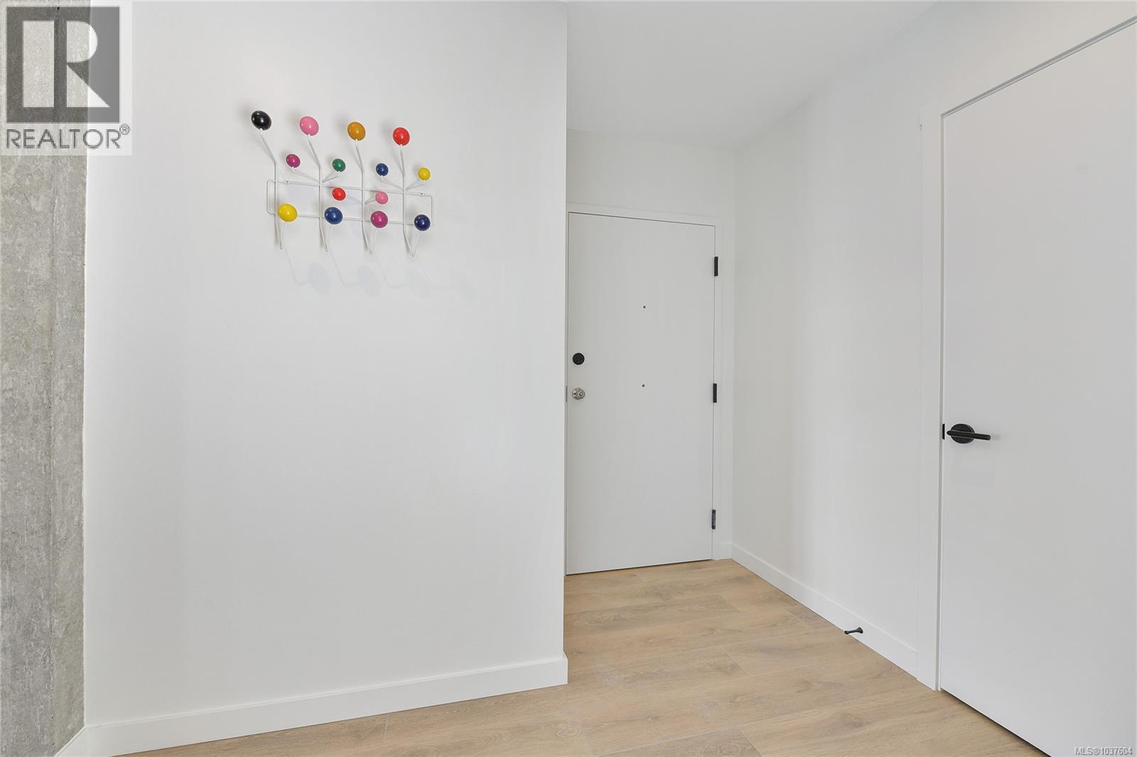 705 1097 View St Property Photo 15