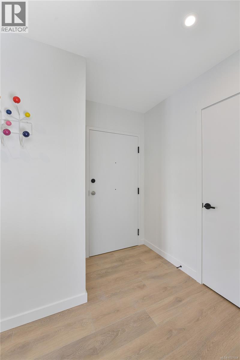 705 1097 View St Property Photo 16