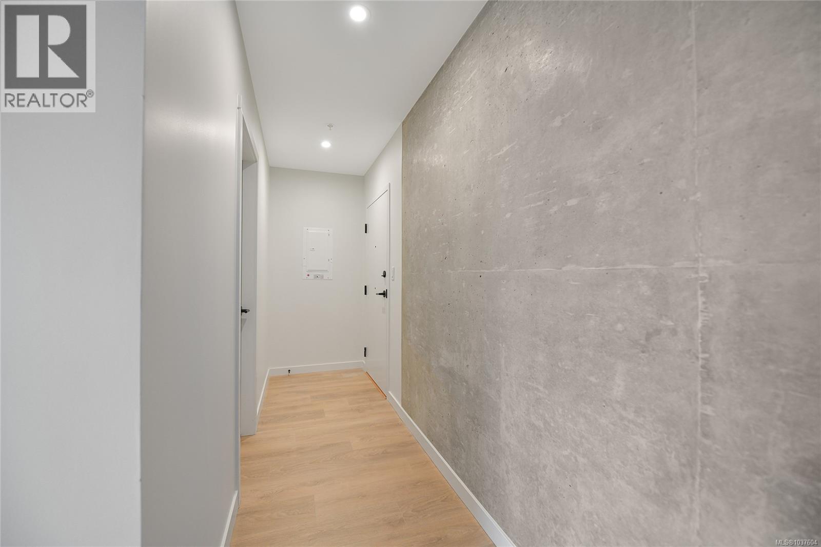 705 1097 View St Property Photo 32