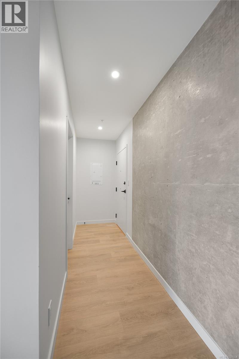 705 1097 View St Property Photo 33