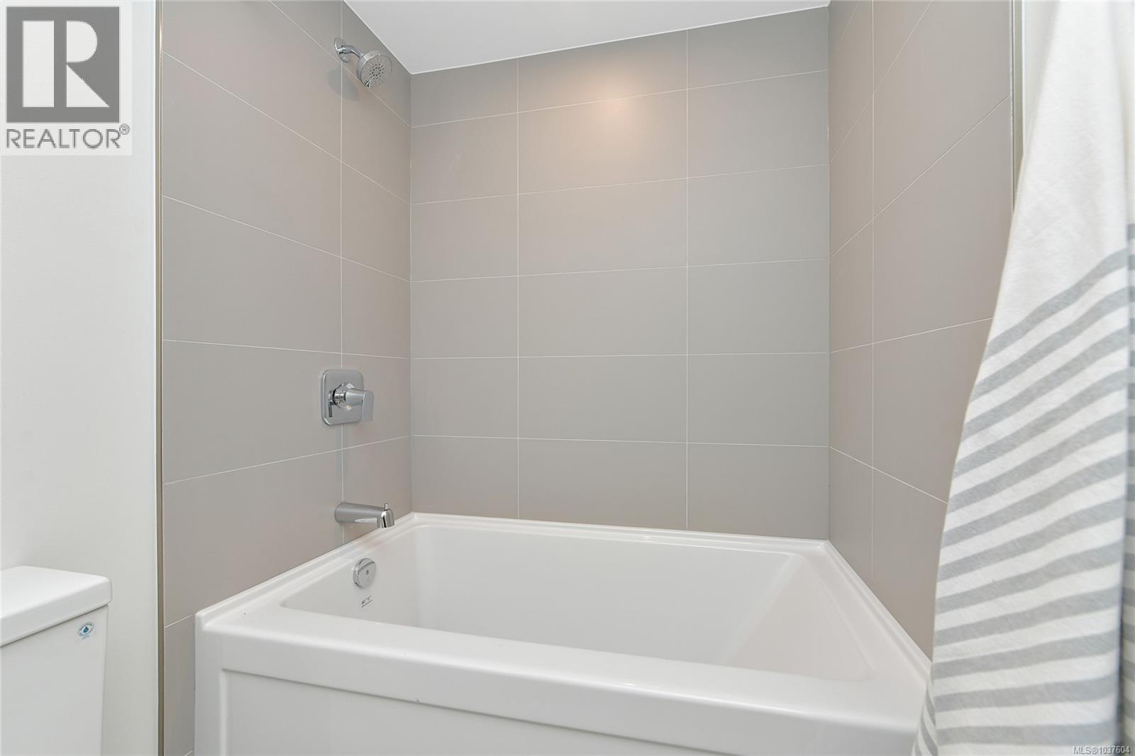 705 1097 View St Property Photo 40