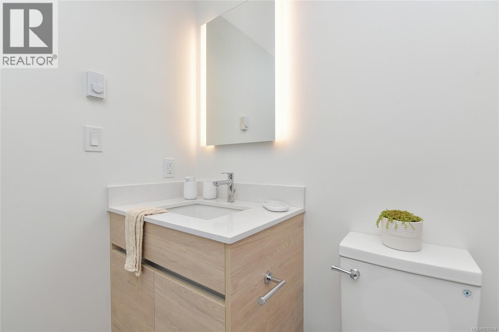 705 1097 View St Property Photo 41