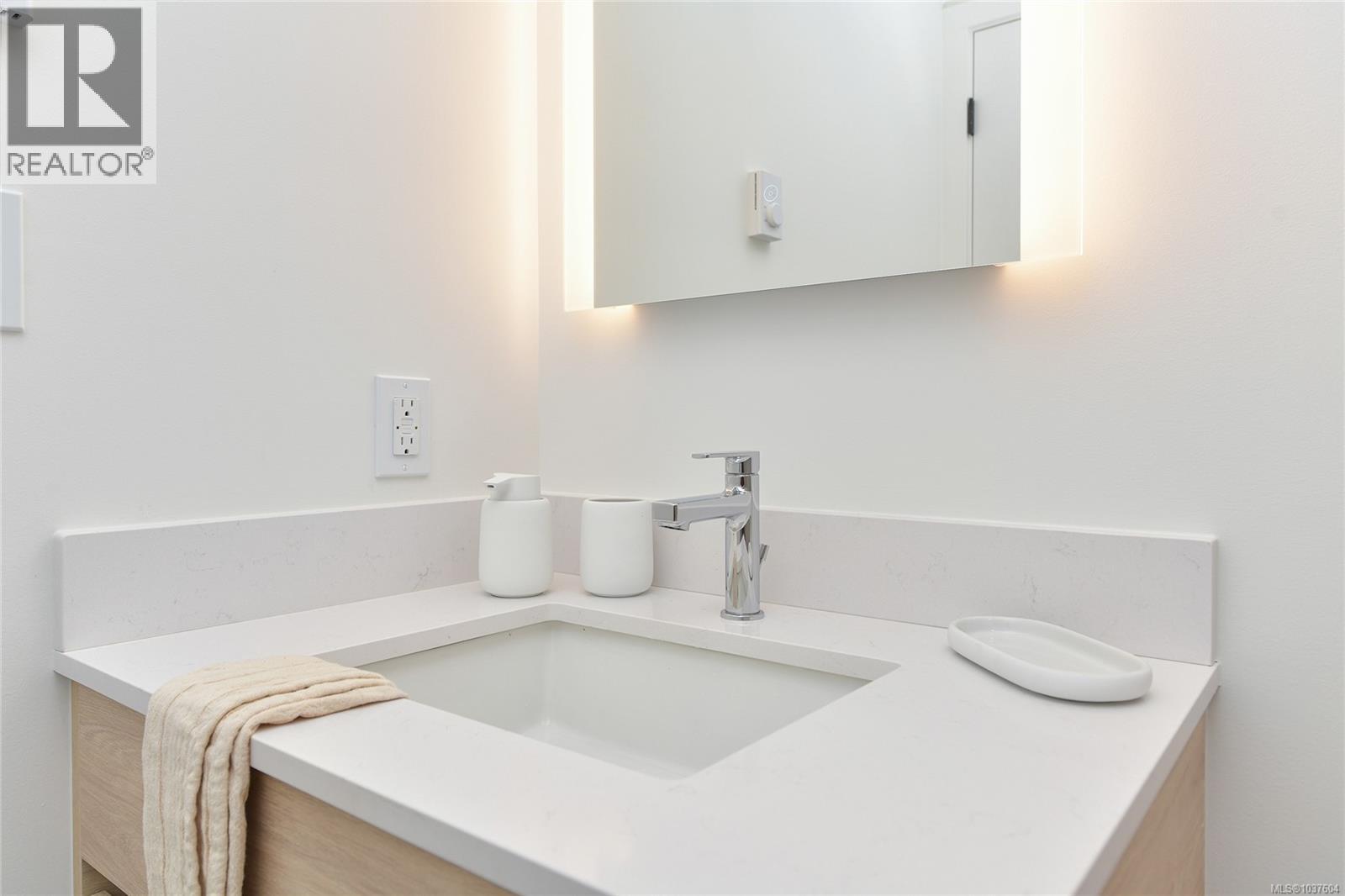 705 1097 View St Property Photo 42