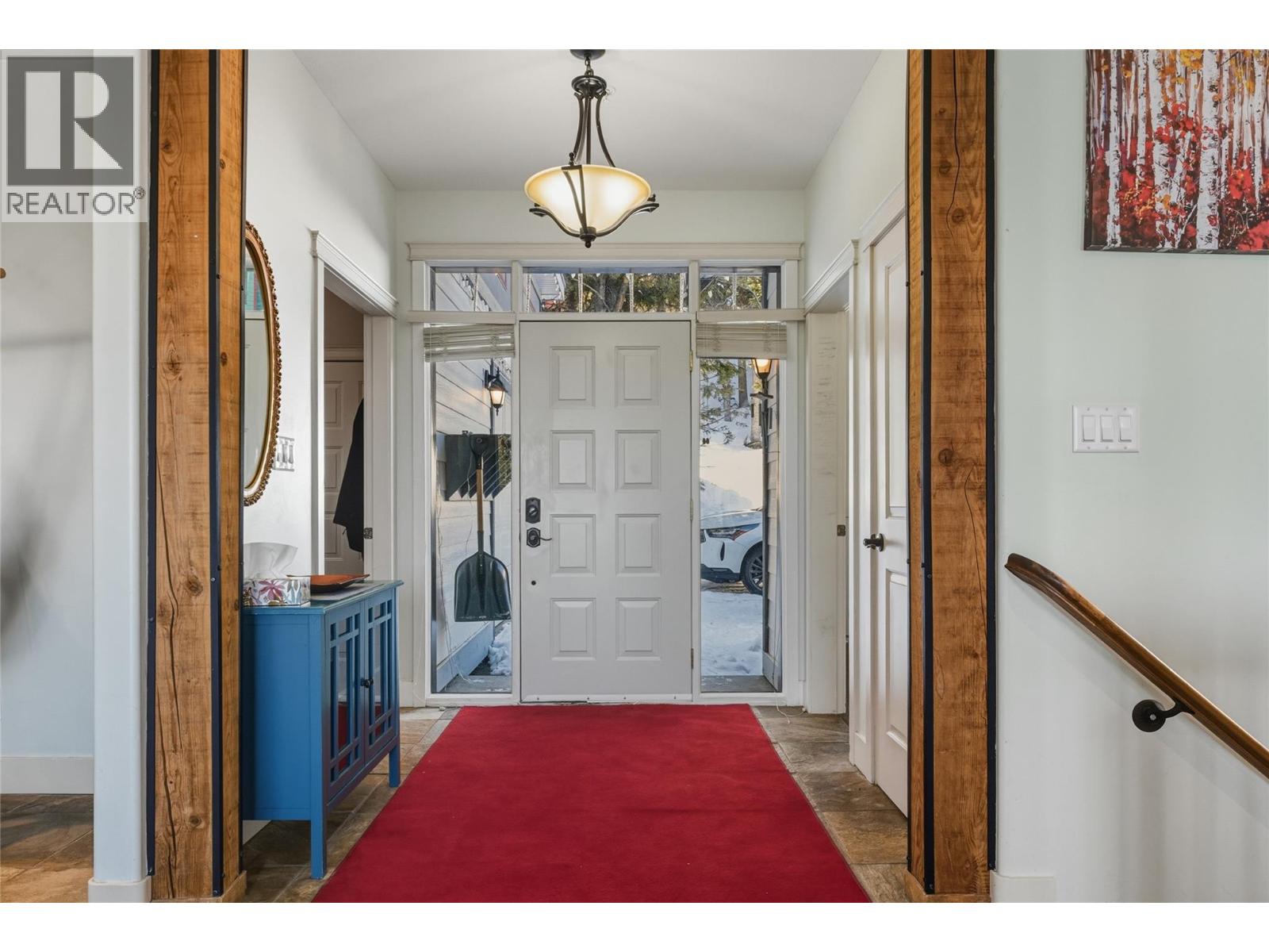 725 Monashee Road Property Photo 3