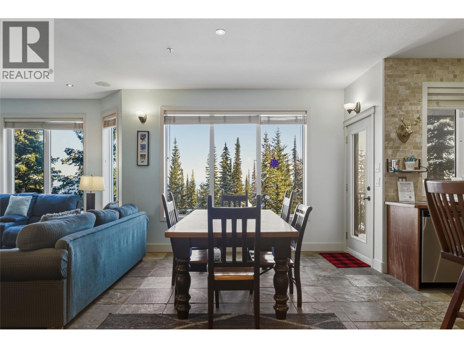 725 Monashee Road Property Photo 4