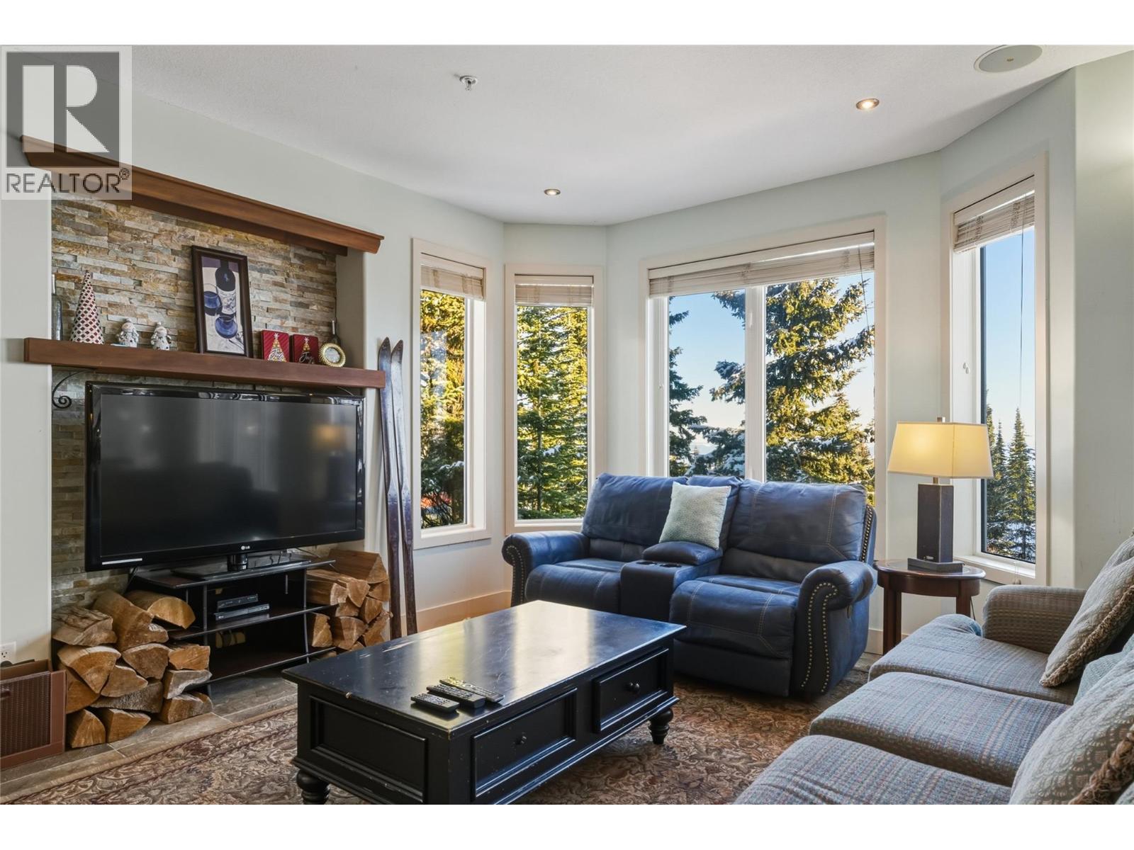 725 Monashee Road Property Photo 6