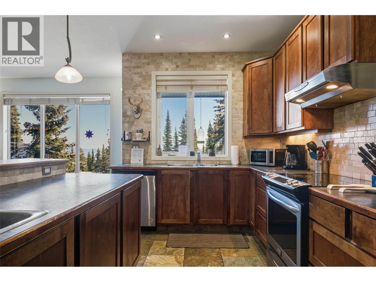725 Monashee Road Property Photo 14