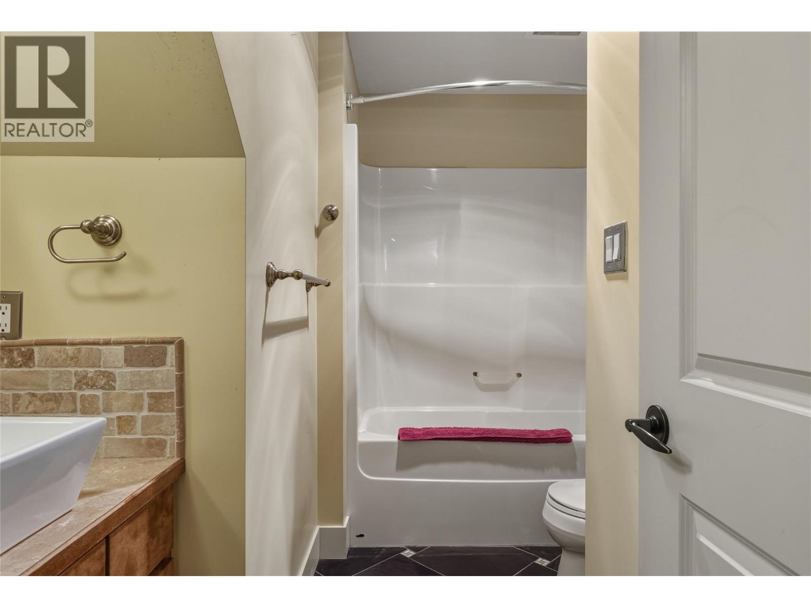 725 Monashee Road Property Photo 46