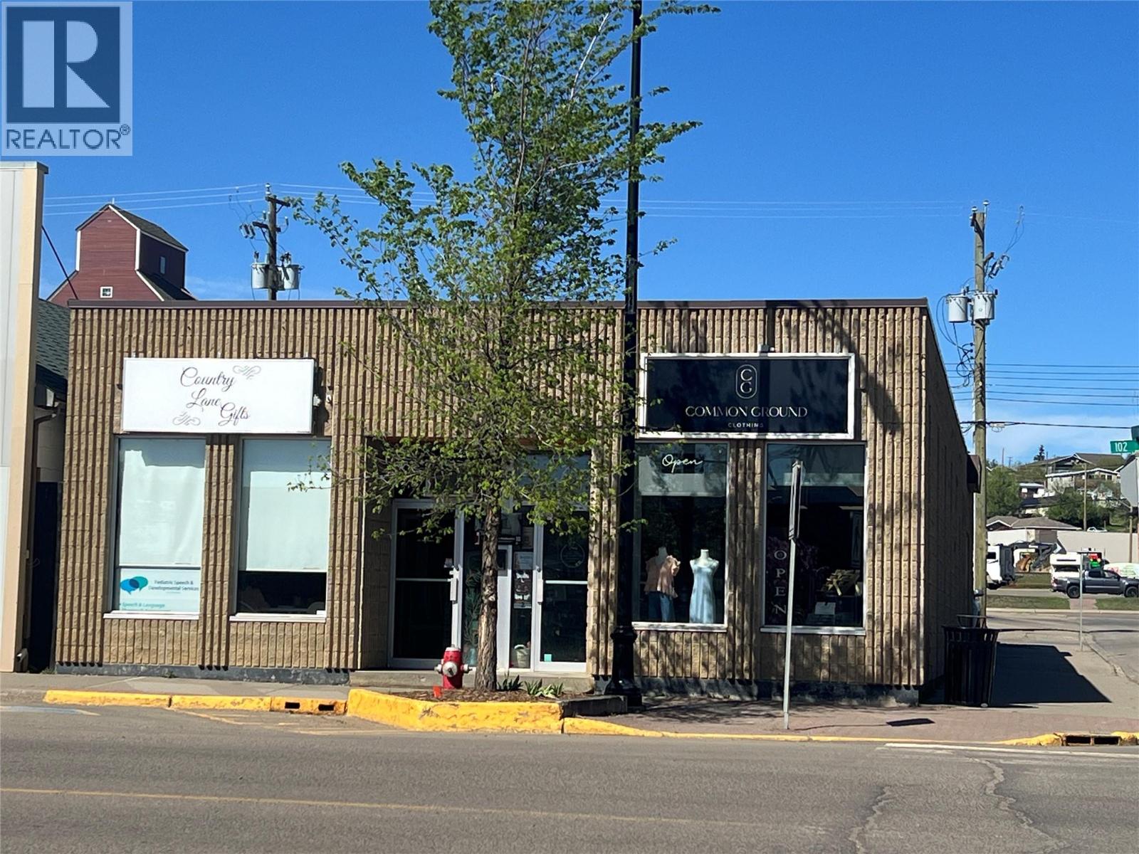 900 102 Avenue Photo de la propriété 1
