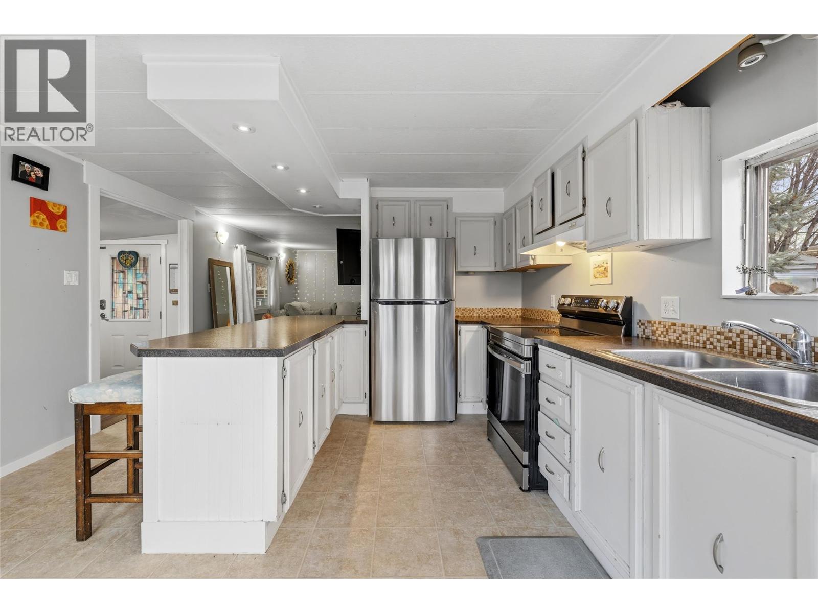 2065 Boucherie Road Unit# 18 Property Photo 12