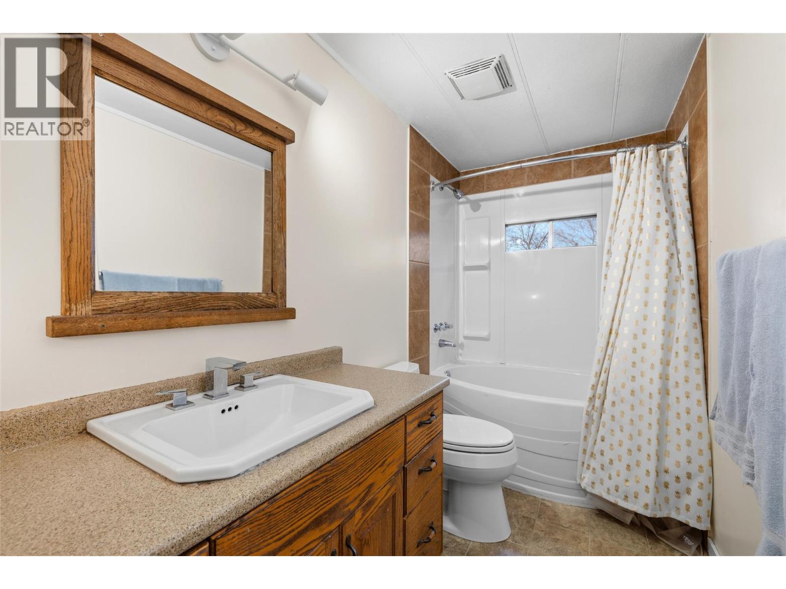 2065 Boucherie Road Unit# 18 Property Photo 22