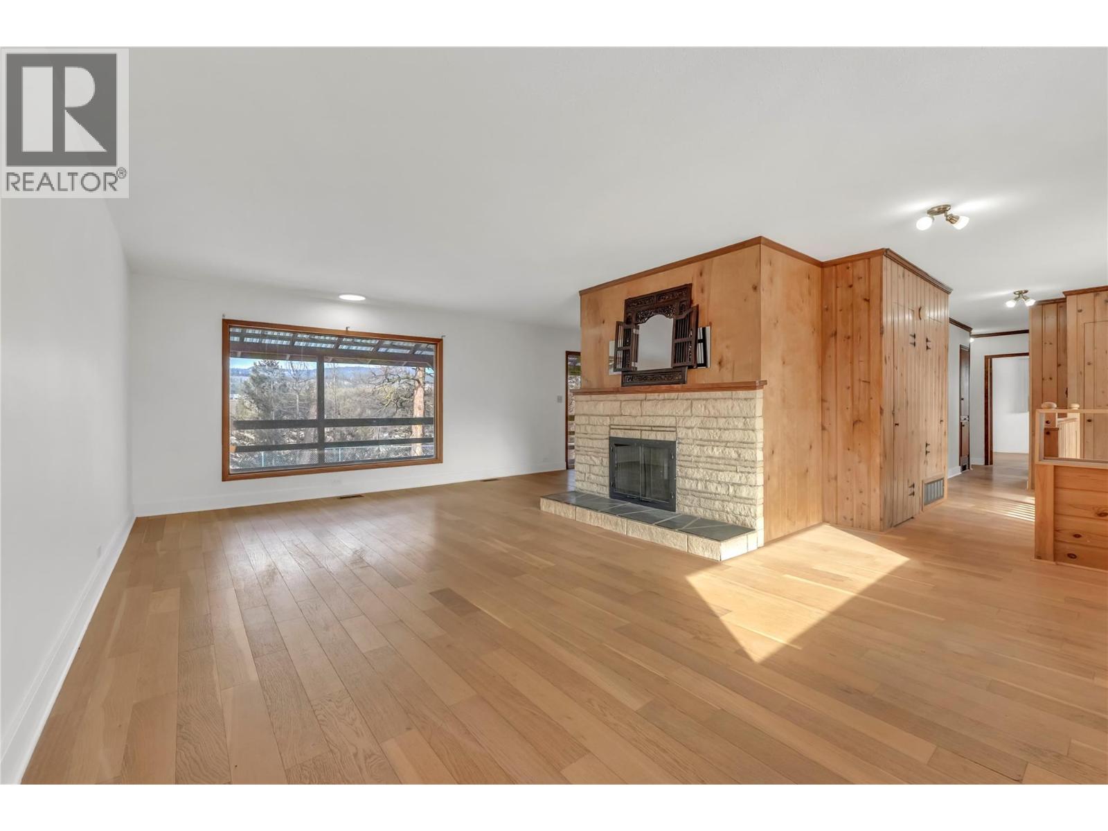 379 MAYNE Avenue Property Photo 1